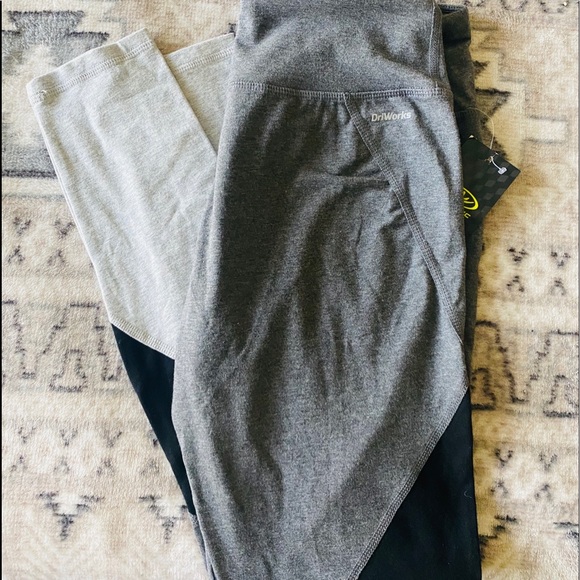 Brand new work out pants by Drifit size Medium - Picture 1 of 3